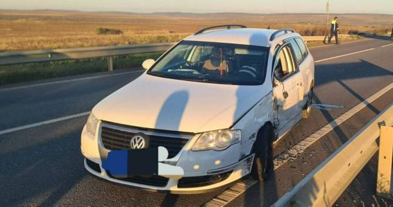 Coliziune intre o masina si un microbuz | imaginea 1