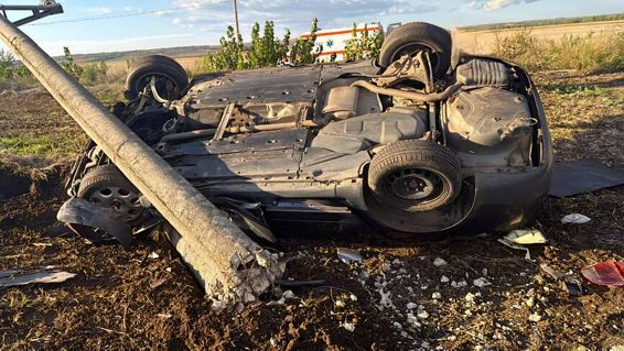 Un tanar sofer s a rasturnat cu masina | imaginea 1