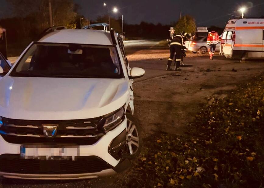 Coliziune intre o masina si o autoutilitara | imaginea 1