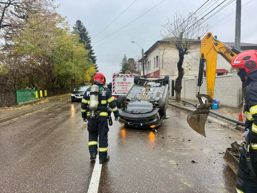 S a rasturnat pe sosea  in urma impactului cu un utilaj | imaginea 1