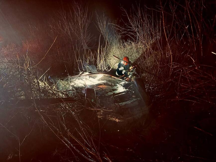 S au rasturnat cu masina in sant | imaginea 1