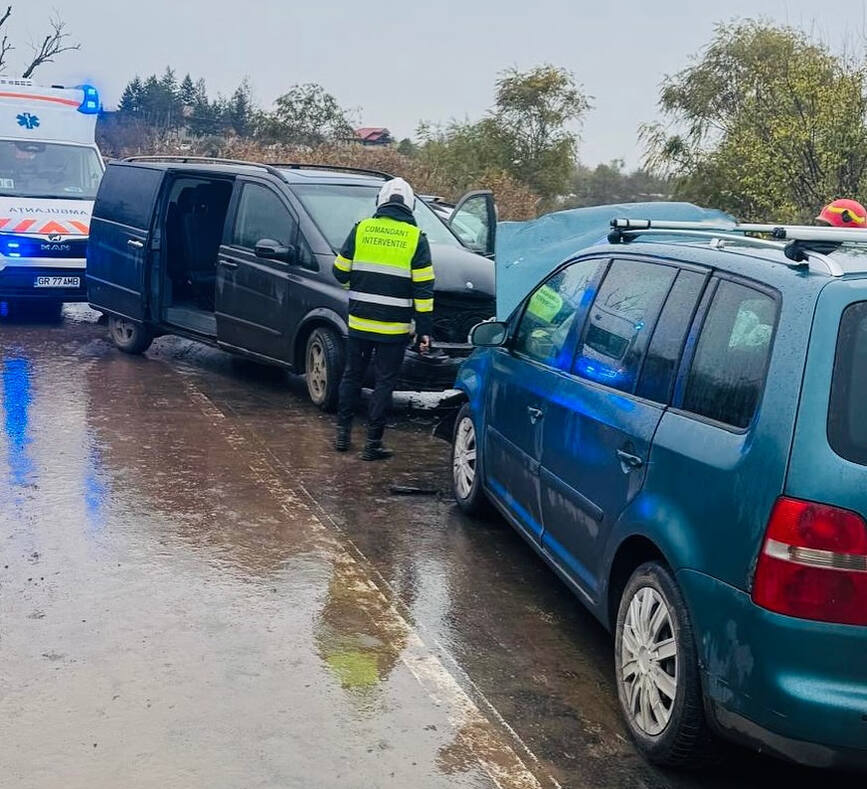 Sase victime au ajuns la spital  in urma unui accident rutier | imaginea 1