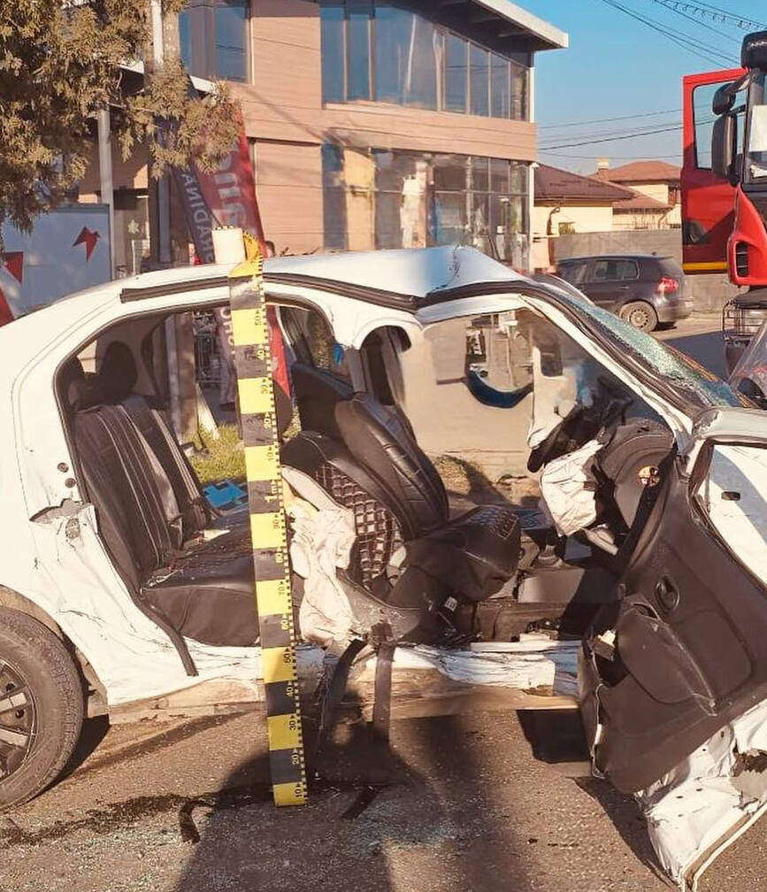 A ajuns la spital  in urma unui accident rutier | imaginea 2