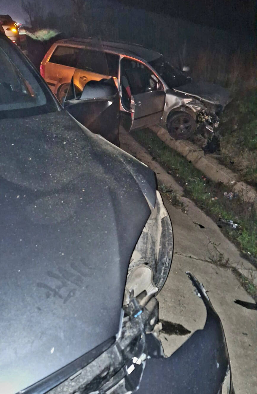 Doua victime au ajuns la spital  in urma unui accident rutier | imaginea 1