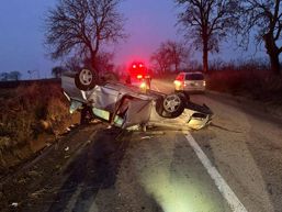 S a rasturnat cu masina pe sosea   Soferul a ajuns la spital | imaginea 1