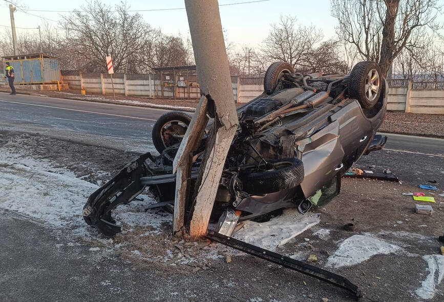 Accident rutier cu 5 victime   Masina a derapat si s a rasturnat | imaginea 1