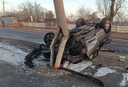 Accident rutier cu 5 victime Masina a derapat si s a rasturnat | imaginea 1