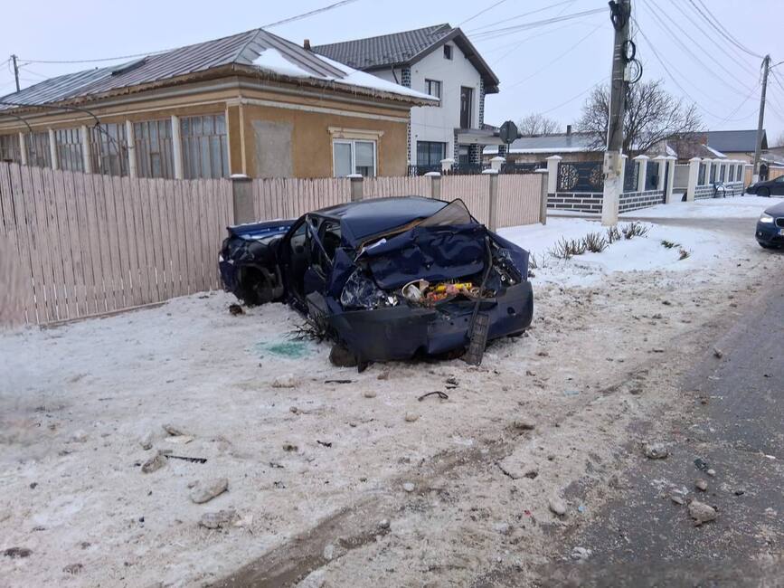 Interventie de urgenta in urma unui accident rutier cu 3 victime | imaginea 2