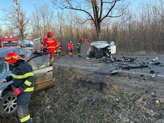 Interventie pentru salvarea victimelor unui accident rutier | imaginea 1