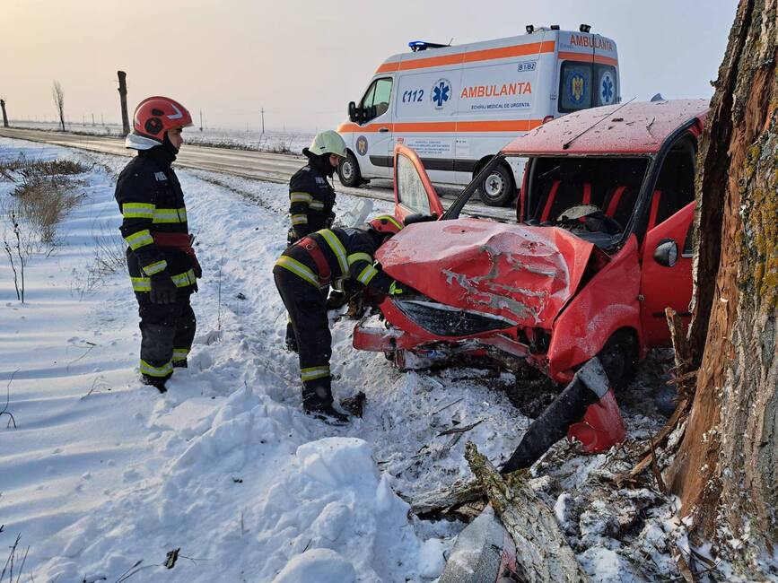 Un barbat a ajuns la spital in urma unui accident rutier | imaginea 2