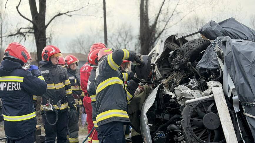 Accident mortal   Un sofer a decedat dupa impactul cu un TIR | imaginea 1