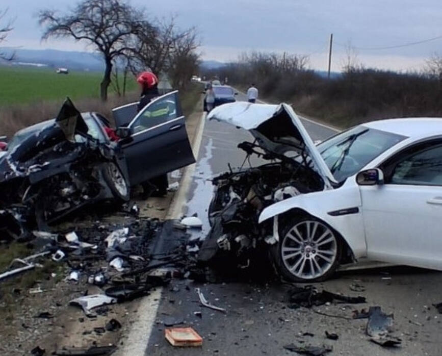 Captivi intre fiare  Doua victime descarcerate de urgenta | imaginea 1