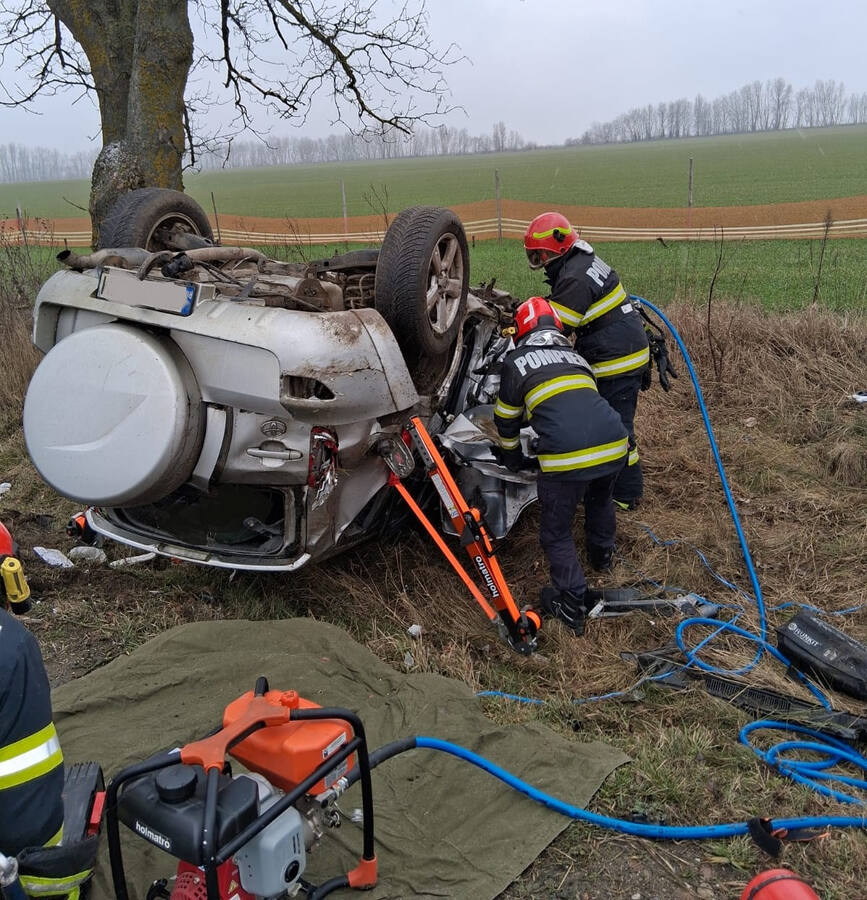 Un barbat si a pierdut viata intr un grav accident rutier | imaginea 1