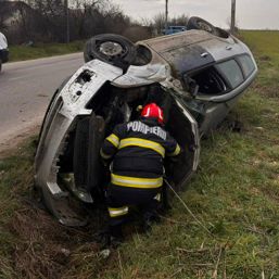 Accident grav Masina rasturnata si o tanara victima | imaginea 1