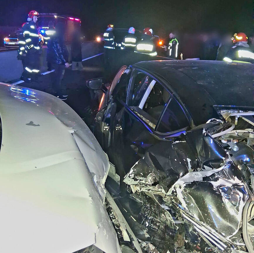 Carambol intre patru autovehicule soldat cu o victima | imaginea 1