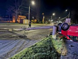 Microbuz rasturnat pe sosea  Toti pasagerii au scapat nevatamati | imaginea 1