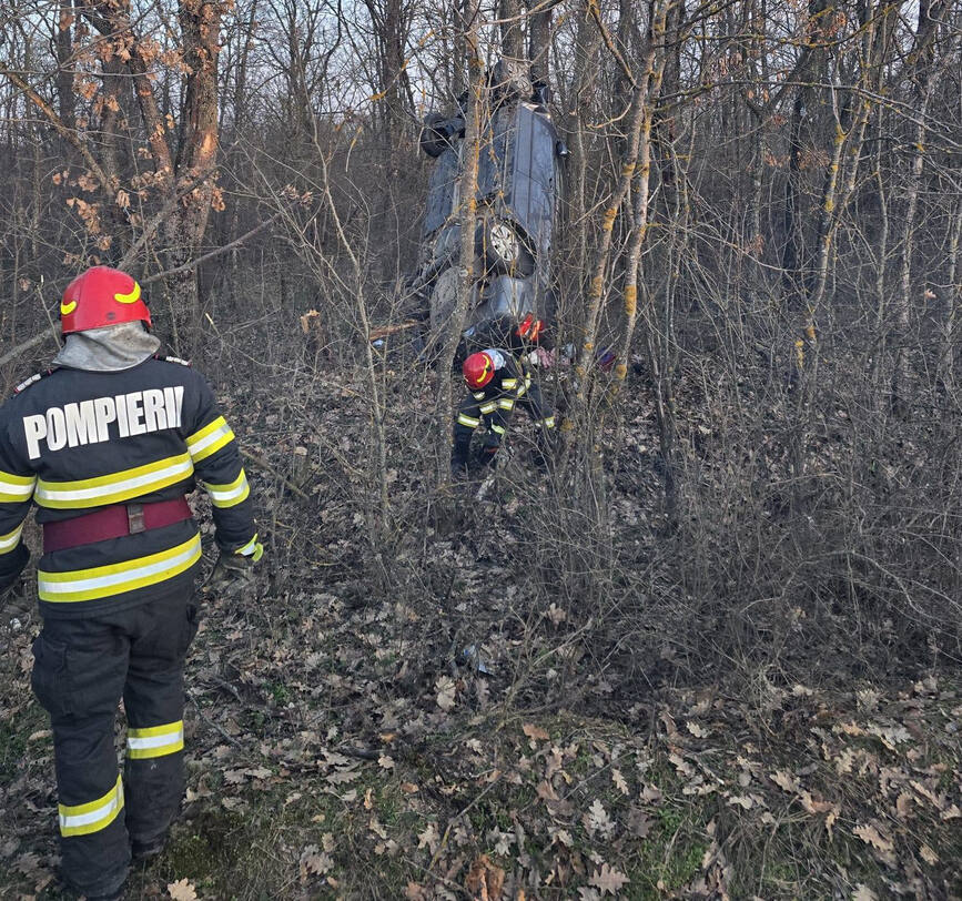 Rasturnare spectaculoasa Masina gasita in mijlocul padurii | imaginea 2