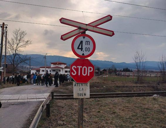 Tragedie pe sine  dupa impactul dintre un tren si o caruta | imaginea 1