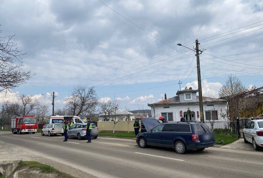 Accident cu trei masini  Trei femei au ajuns la spital | imaginea 1