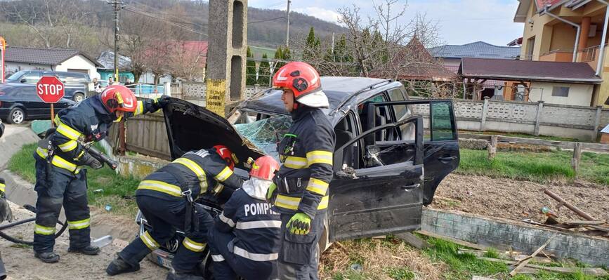 Accident grav  Patru victime dupa impactul cu un cap de pod | imaginea 1