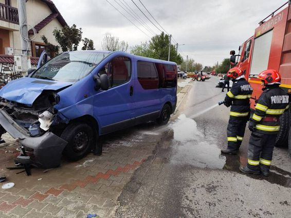 Cinci raniti dupa un carambol cu patru vehicule | imaginea 1