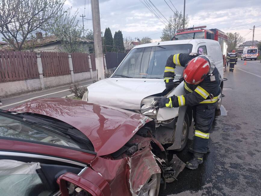 Coliziune in lant la Giurgiu  Accident cu trei masini | imaginea 1