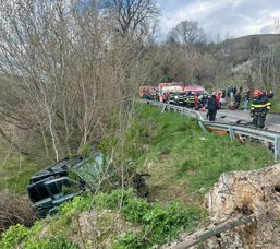 Descarcerare si salvare aeriana  Bilantul unui accident violent | imaginea 1