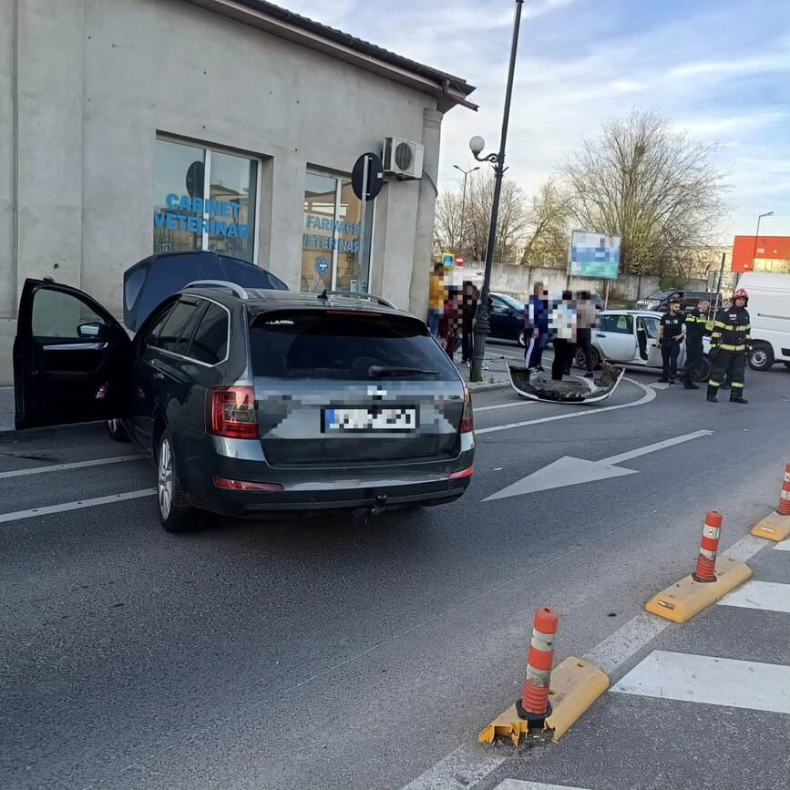 Doi copii si un adult la spital dupa un accident in Giurgiu | imaginea 2