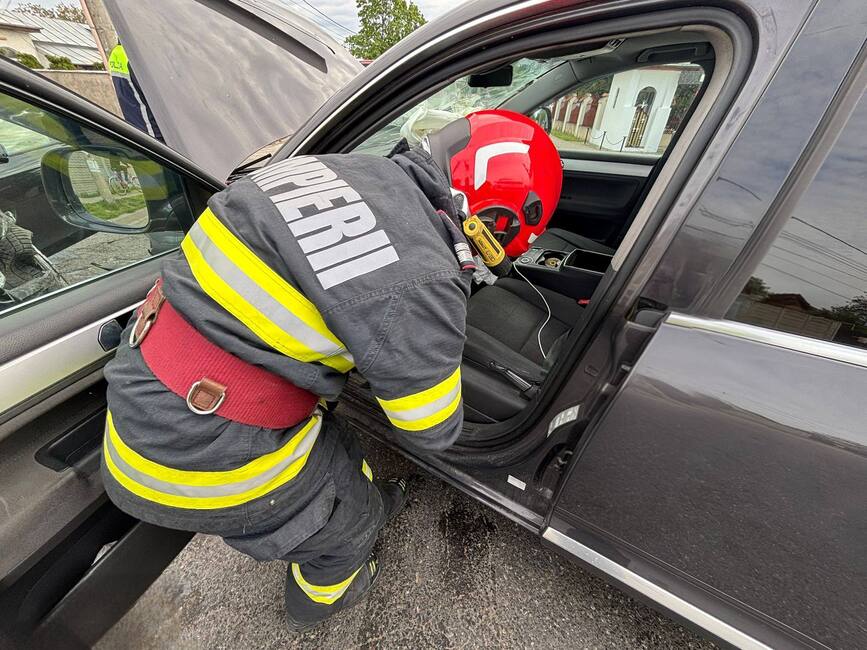 Victime transportate la spital dupa o coliziune rutiera | imaginea 2