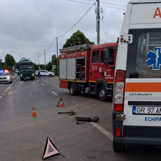 O adolescenta pe trotineta a fost ranita grav intr un accident | imaginea 1