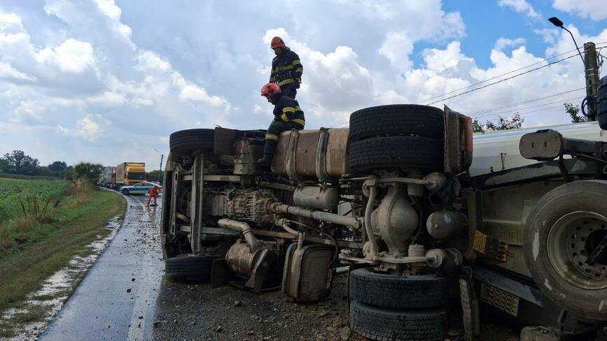 Accident cu victima si trafic ingreunat pe DN 6 | imaginea 1