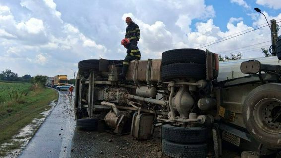 Accident cu victima si trafic ingreunat pe DN 6 | imaginea 1