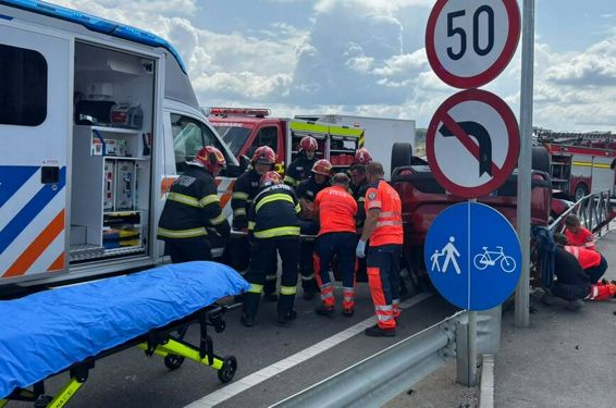 Interventie pentru salvarea victimelor unui accident rutier | imaginea 1