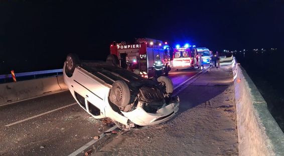 Accident grav in miez de noapte  Trei tineri au ajuns la spital | imaginea 1
