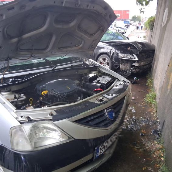 Doi pompieri aflati in timpul liber au salvat un sofer | imaginea 1