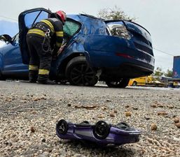 O mama si doi copii au ajuns la spital in urma unui accident grav | imaginea 1
