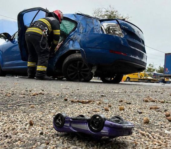 O mama si doi copii au ajuns la spital in urma unui accident grav | imaginea 1